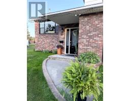 10 Castlewood Avenue thumbnail 4