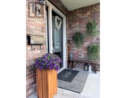10 Castlewood Avenue thumbnail 6