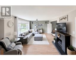 10 Castlewood Avenue thumbnail 8