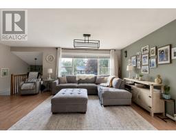 10 Castlewood Avenue thumbnail 9