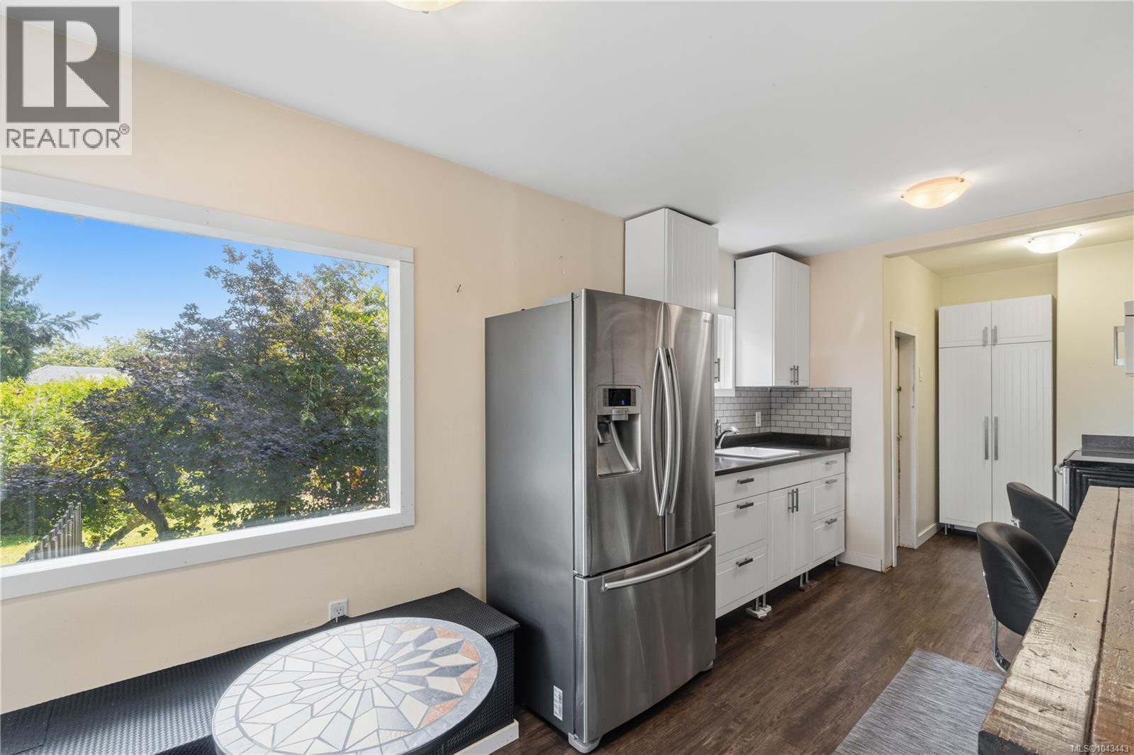 308 Holly Ave - 11