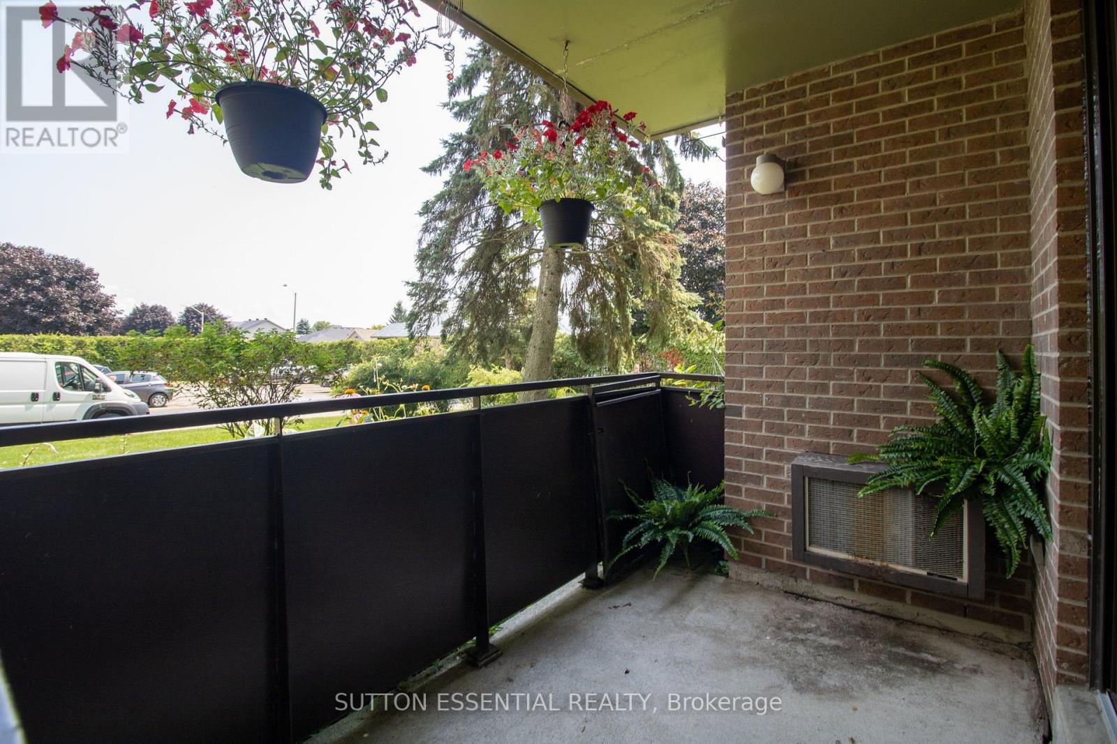 #104 95 WINDSOR DRIVE - 12