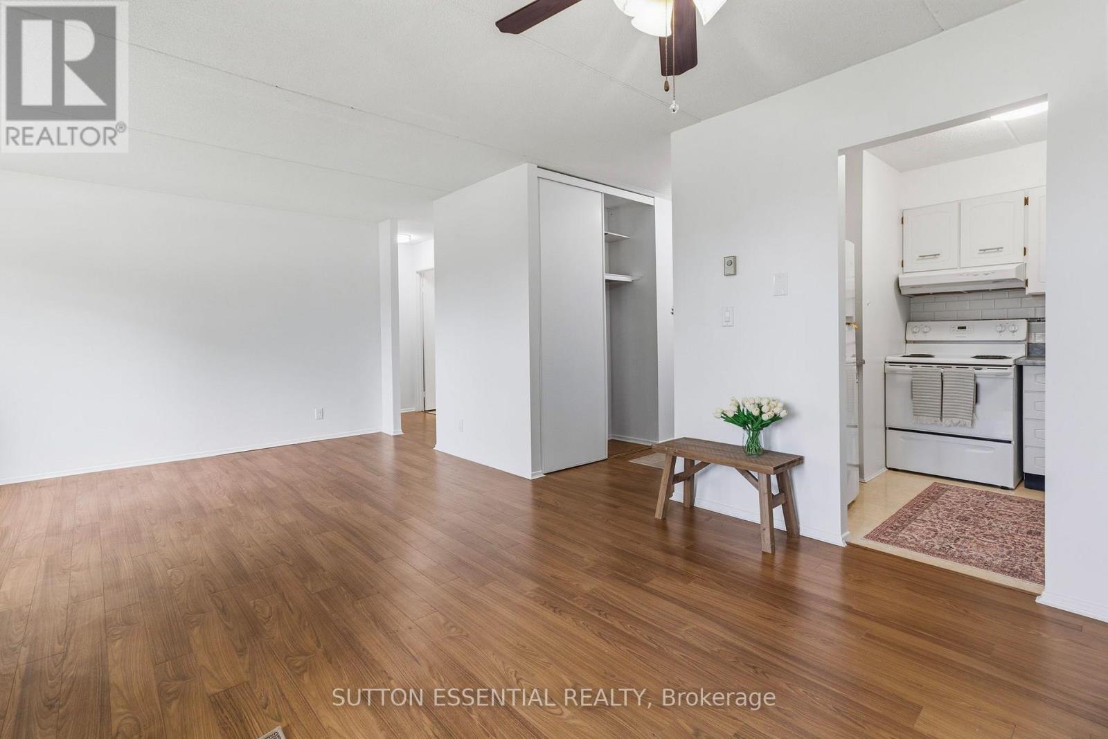 #104 95 WINDSOR DRIVE - 15