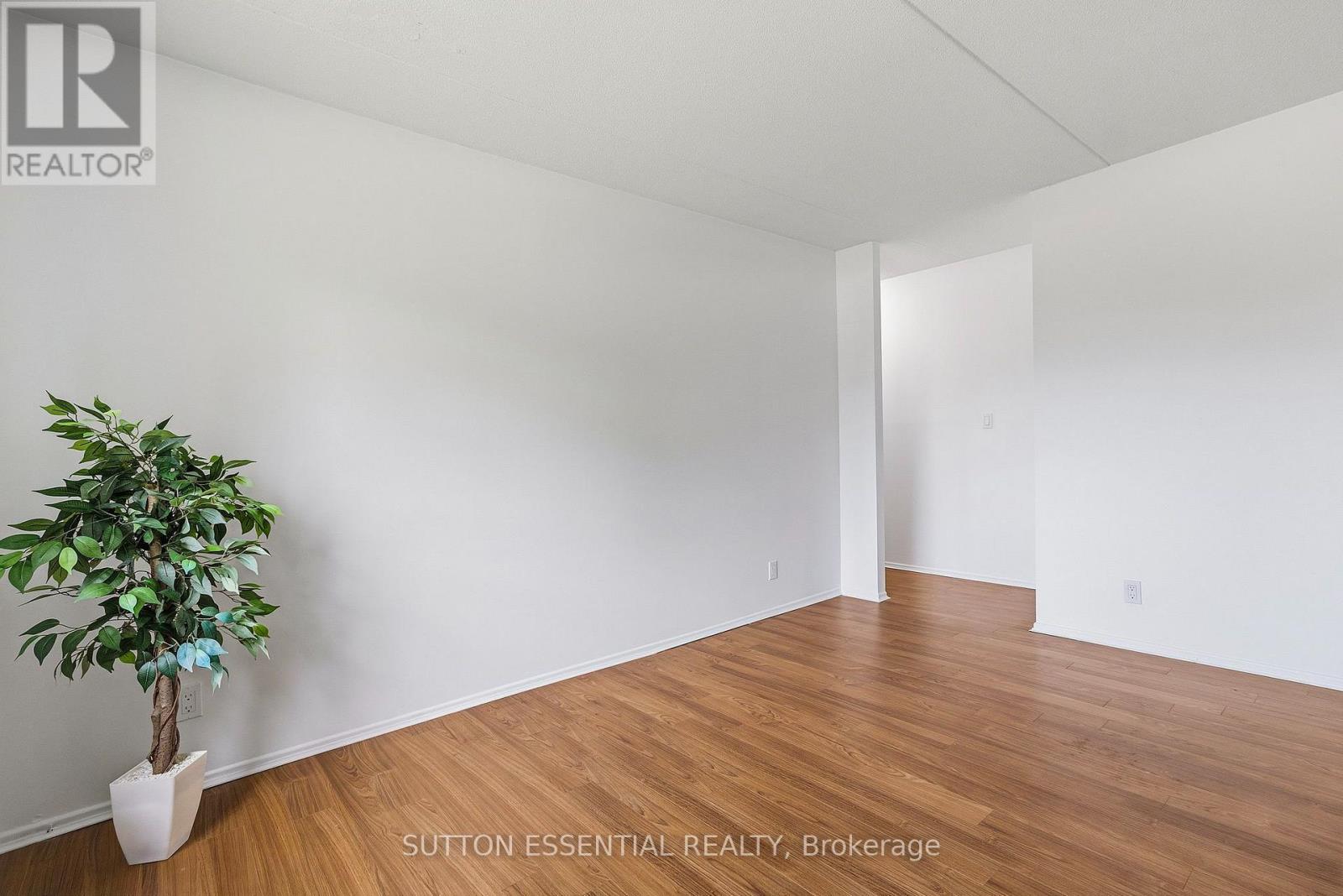 #104 95 WINDSOR DRIVE - 19