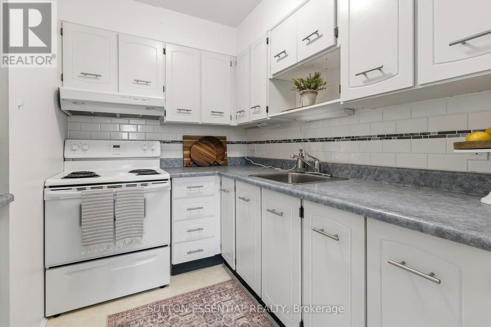 #104 95 WINDSOR DRIVE - 21