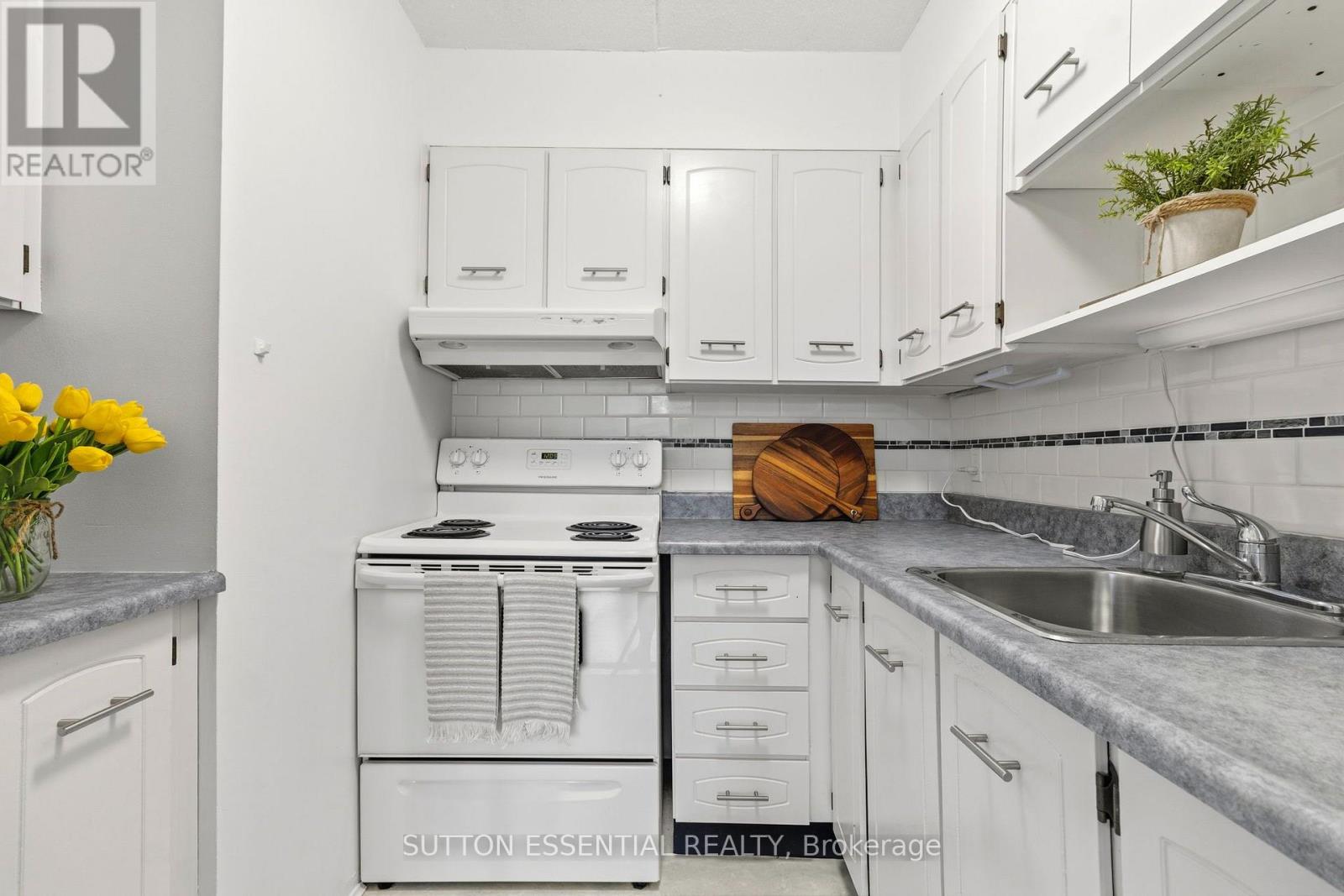 #104 95 WINDSOR DRIVE - 23