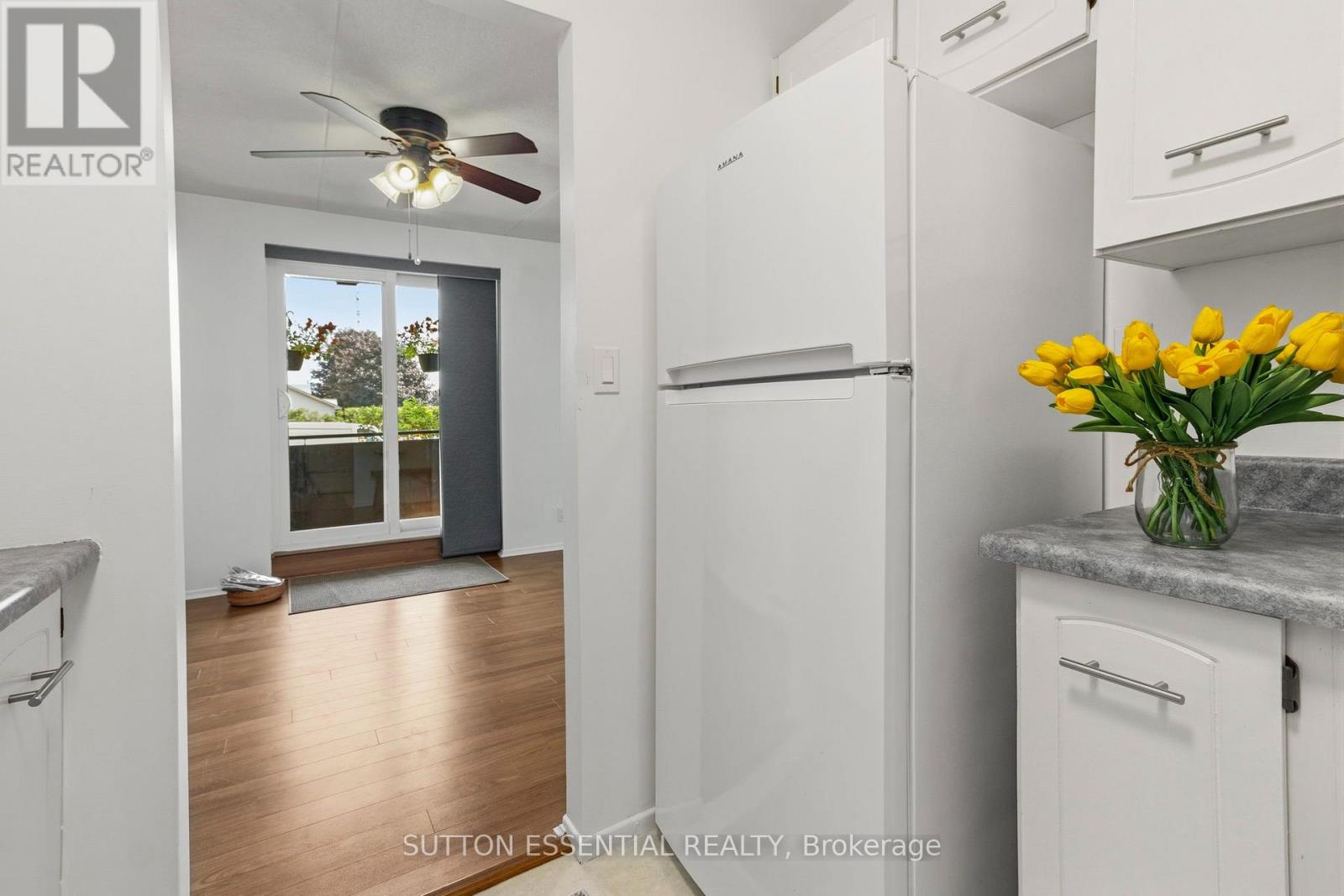 #104 95 WINDSOR DRIVE - 25