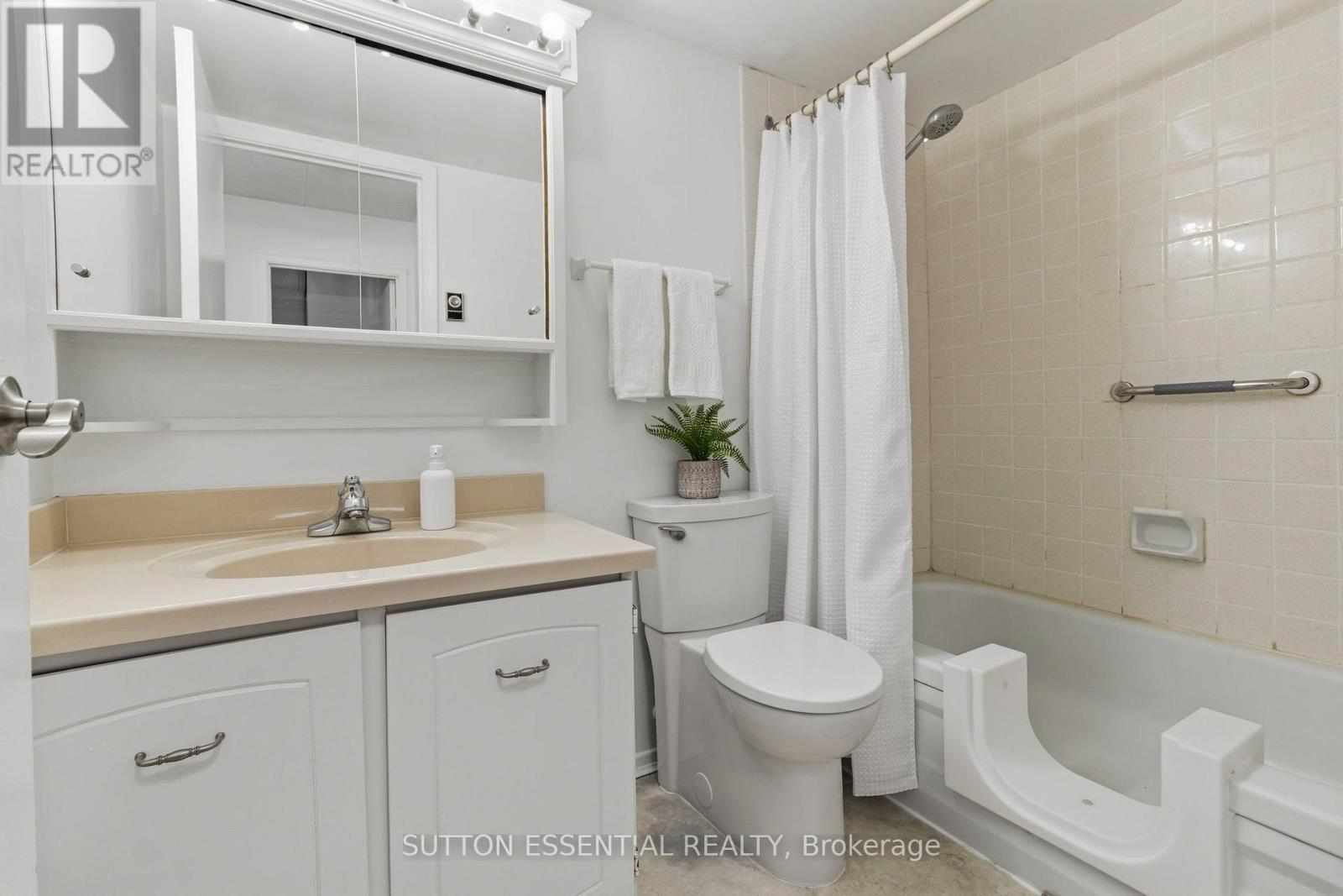 #104 95 WINDSOR DRIVE - 26