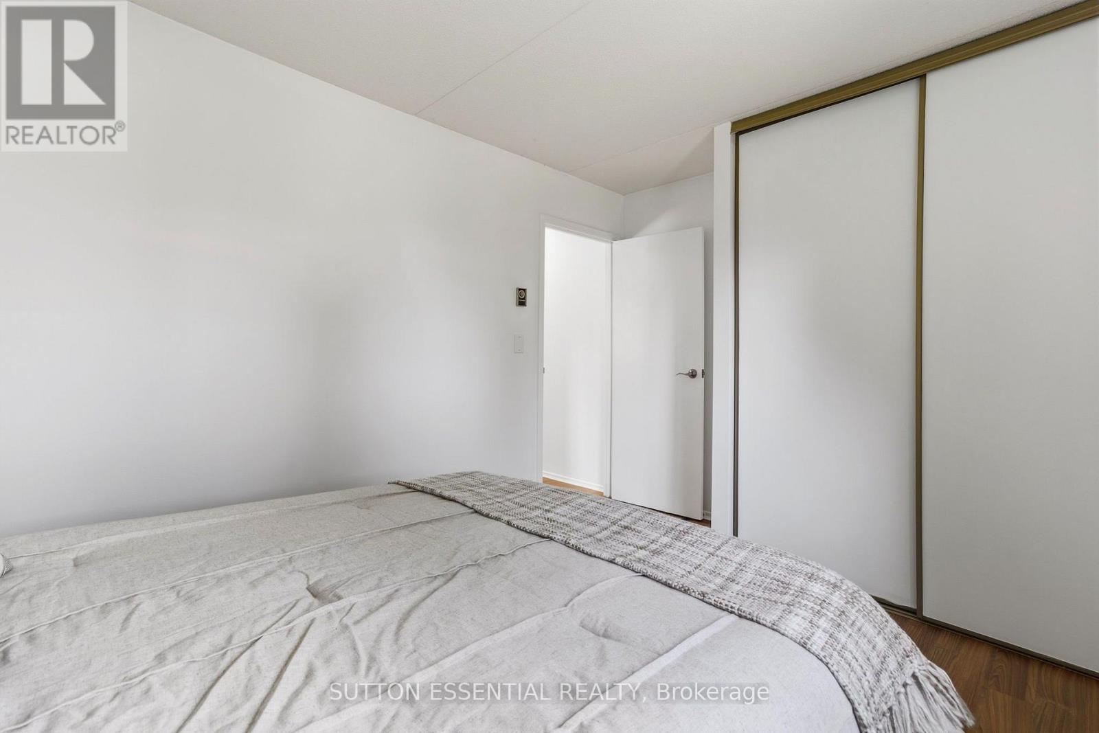 #104 95 WINDSOR DRIVE - 29