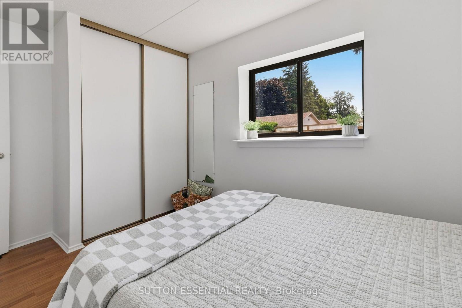 #104 95 WINDSOR DRIVE - 31