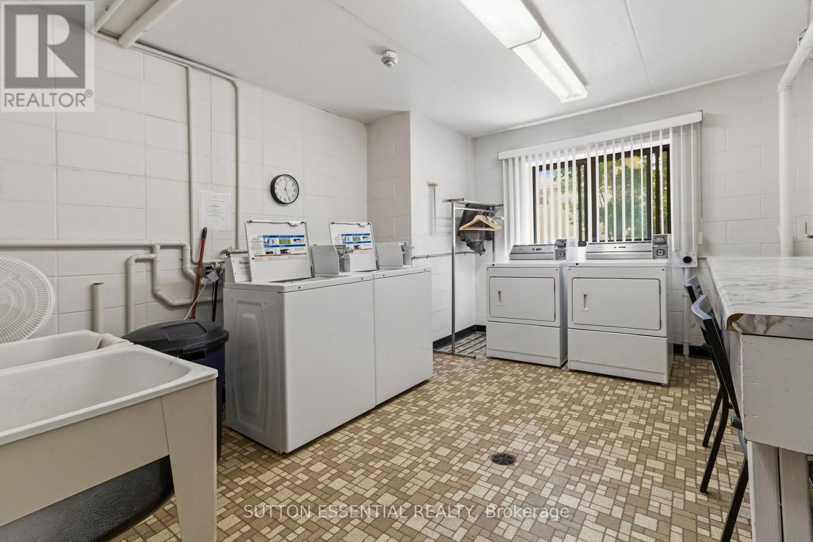#104 95 WINDSOR DRIVE - 32