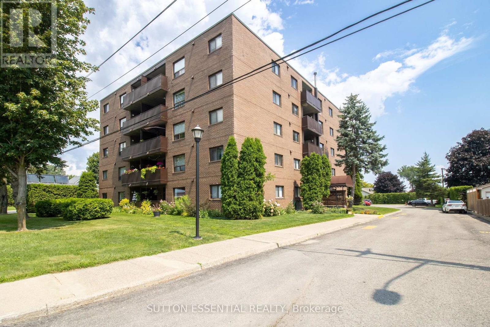 #104 95 WINDSOR DRIVE - 33