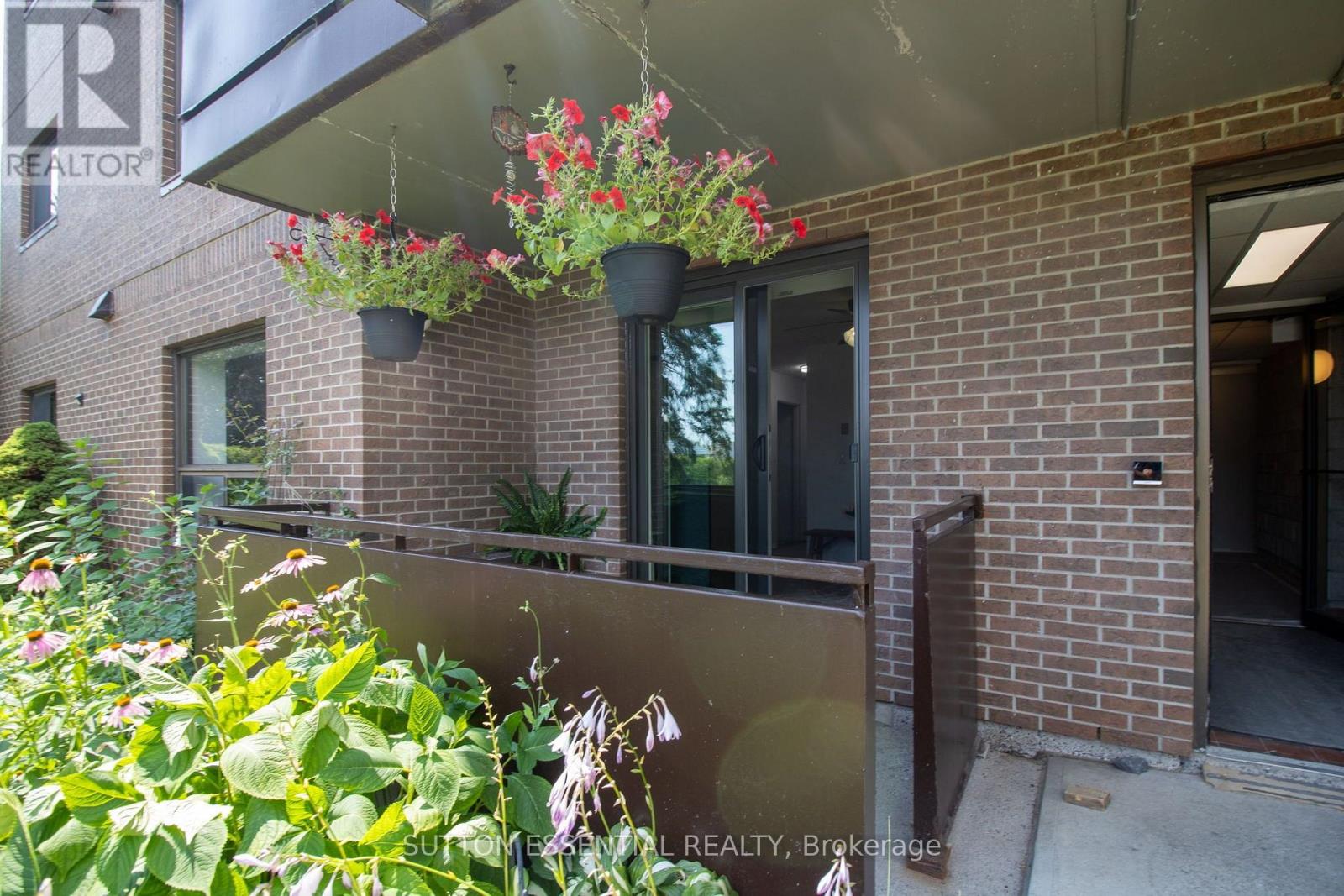 #104 95 WINDSOR DRIVE - 9