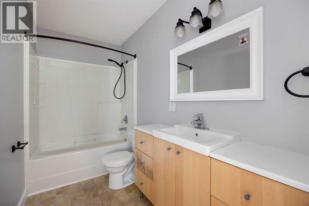 102 Hinge Bay, Fort McMurray