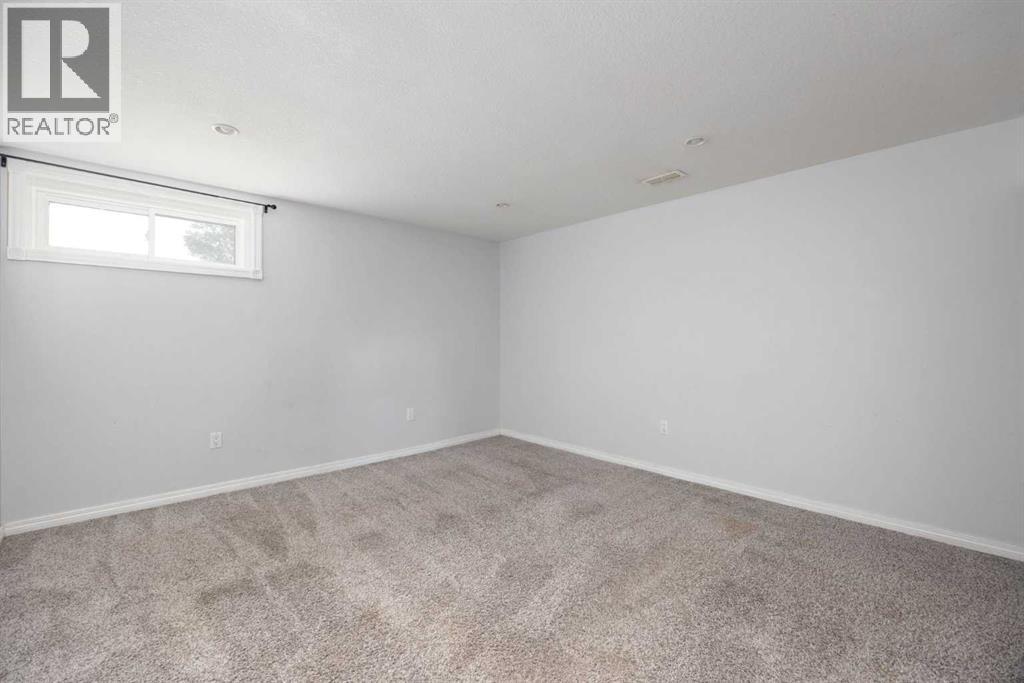 102 Hinge Bay, Fort McMurray