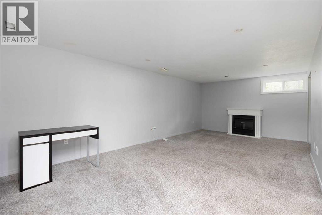 102 Hinge Bay, Fort McMurray