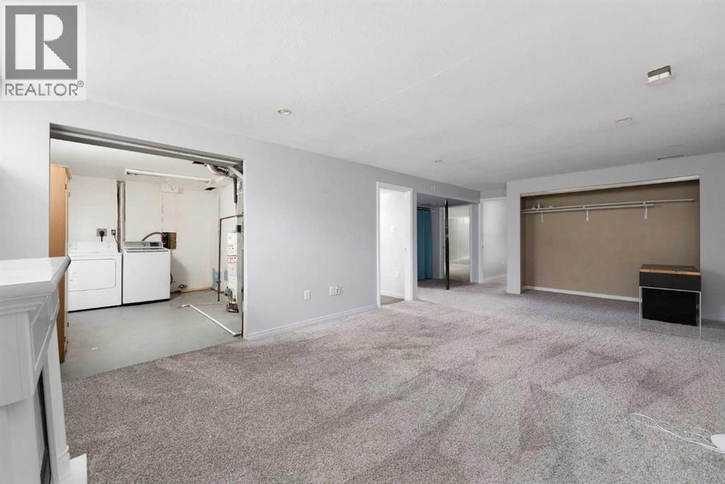 102 Hinge Bay, Fort McMurray