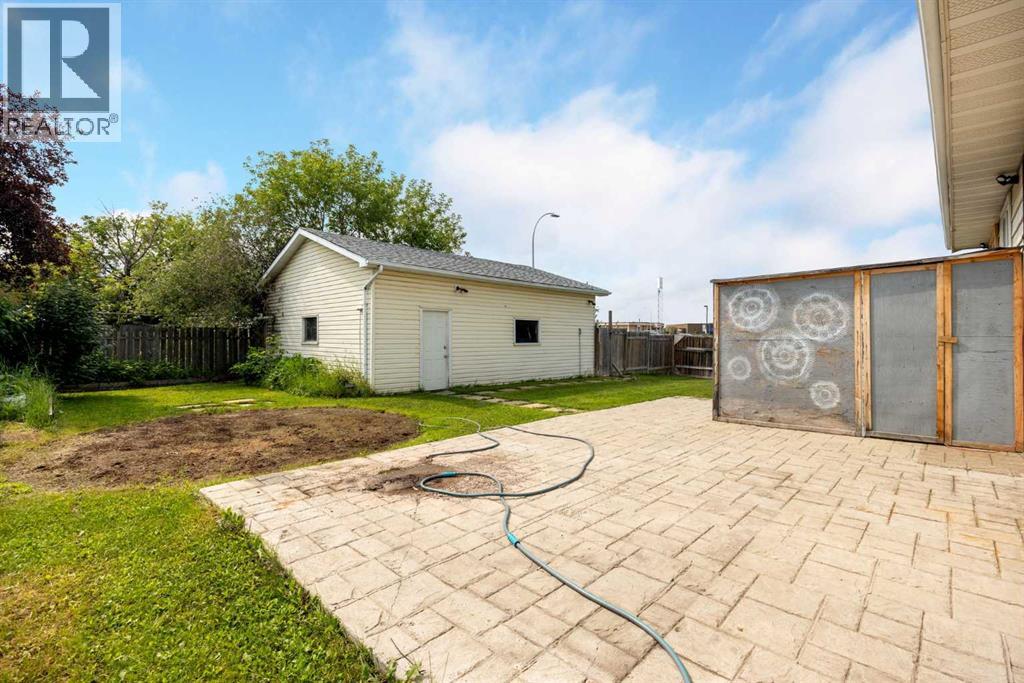 102 Hinge Bay, Fort McMurray
