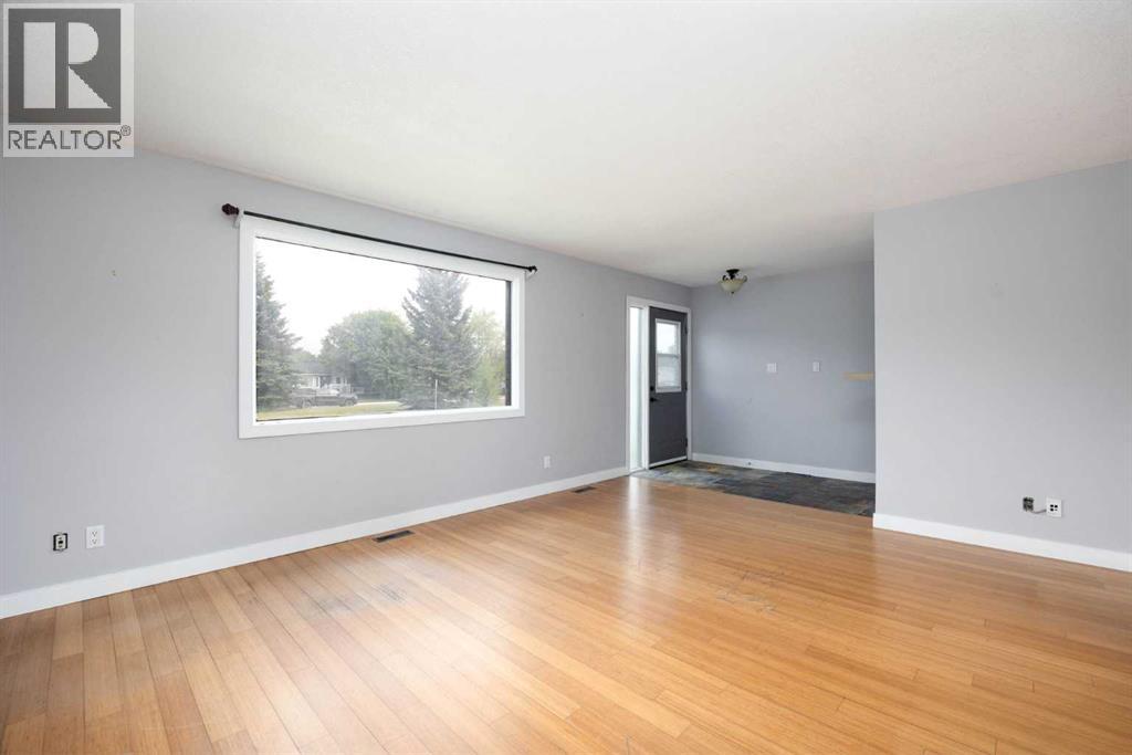 102 Hinge Bay, Fort McMurray