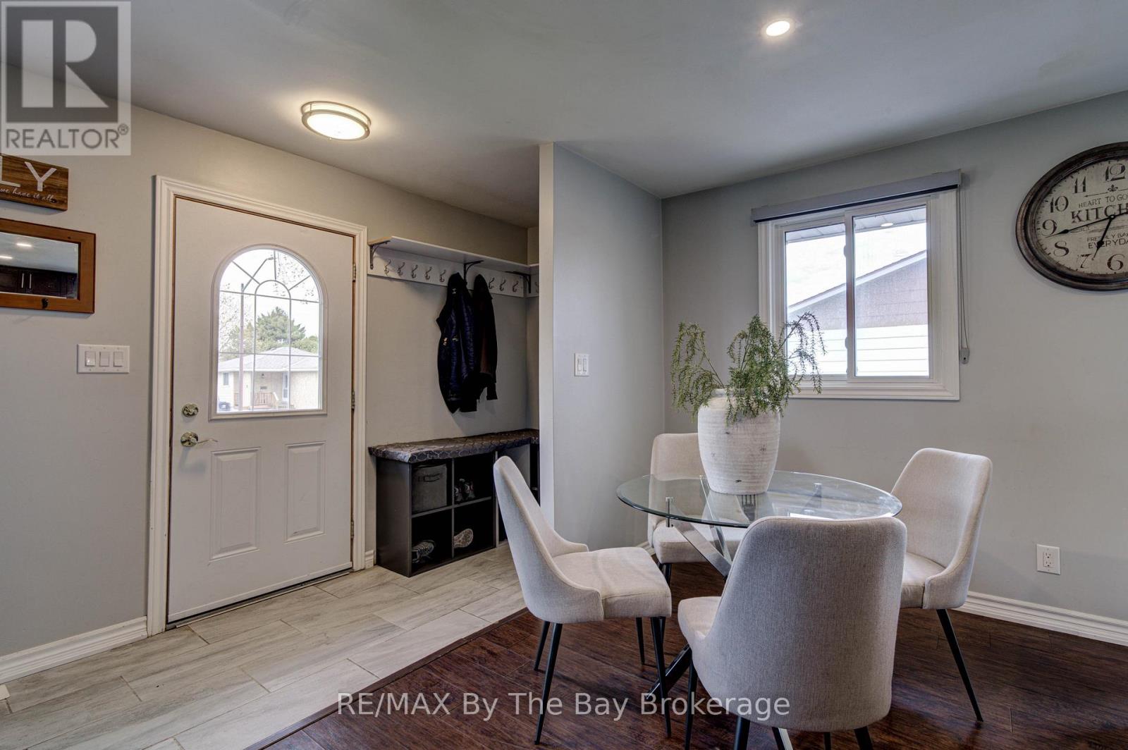4 WATTS CRESCENT - 6