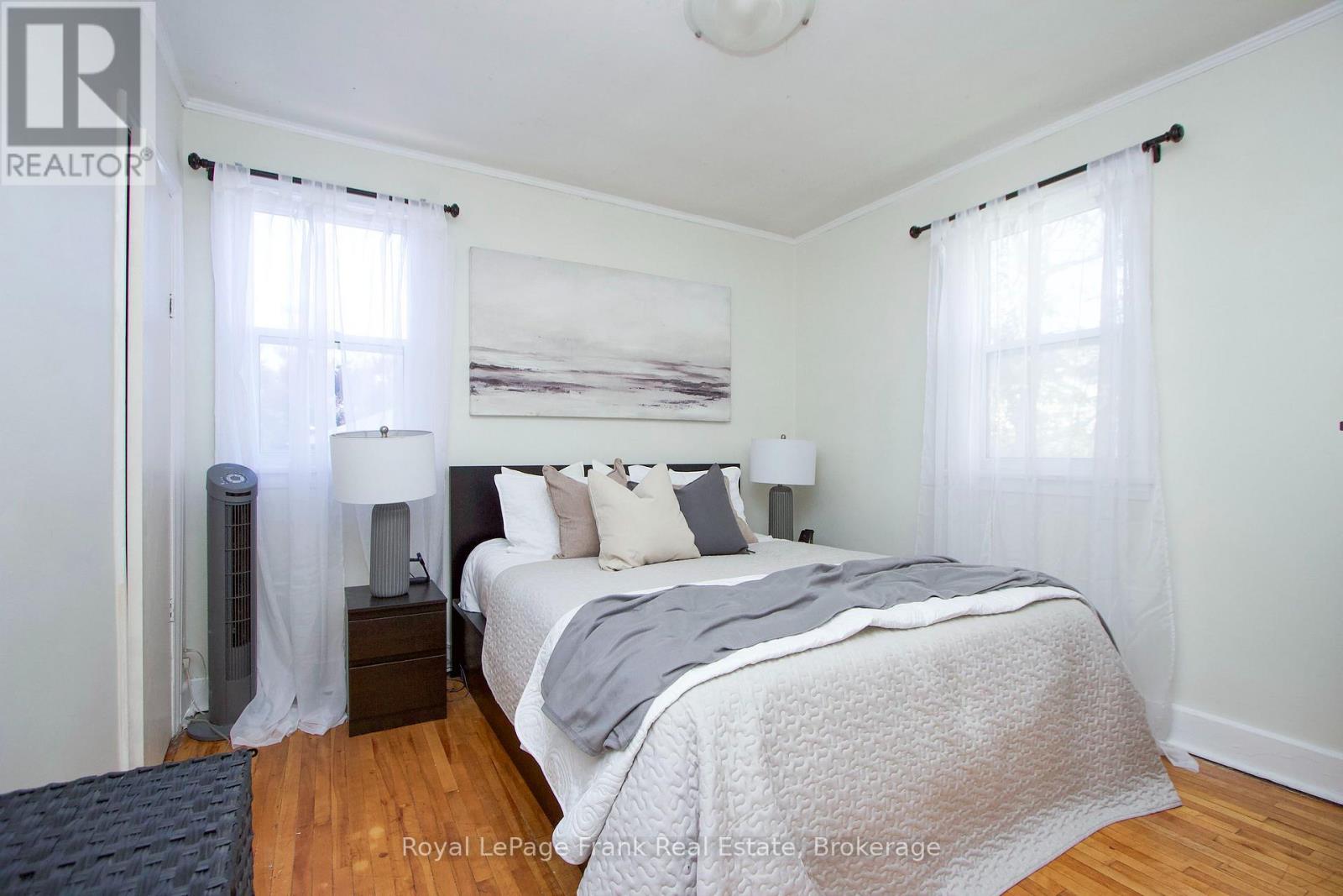 1074 SIMCOE STREET S - 12