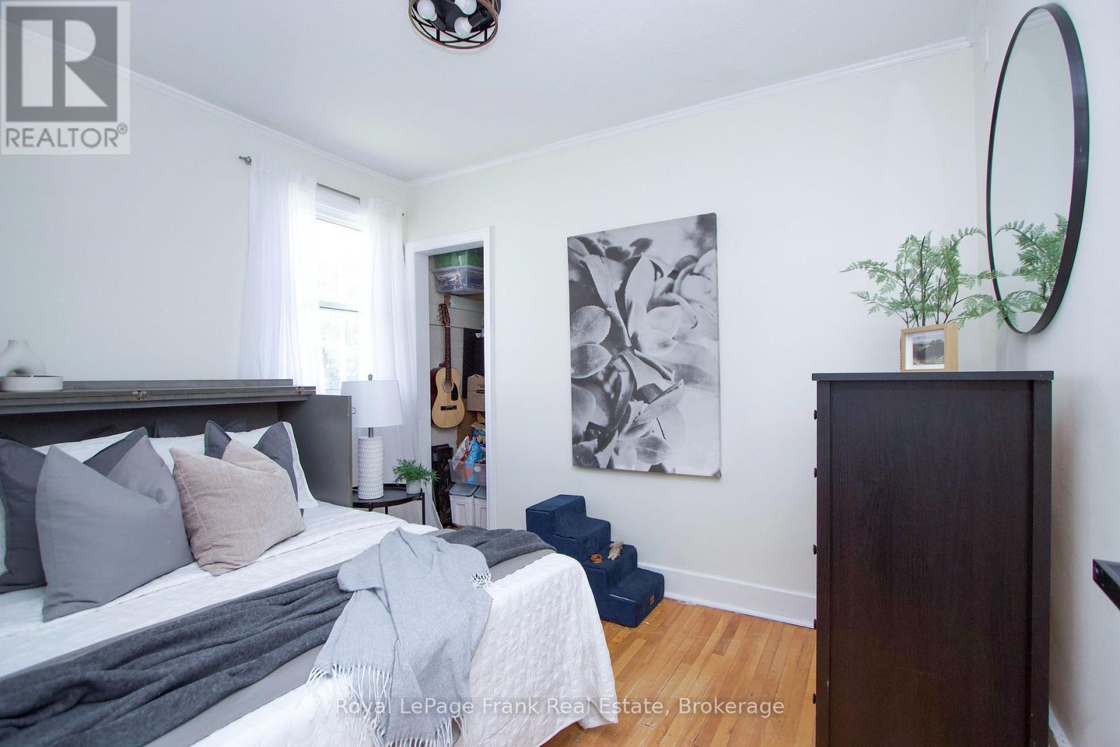 1074 SIMCOE STREET S - 13