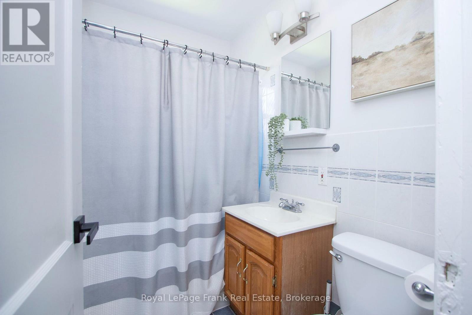 1074 SIMCOE STREET S - 14