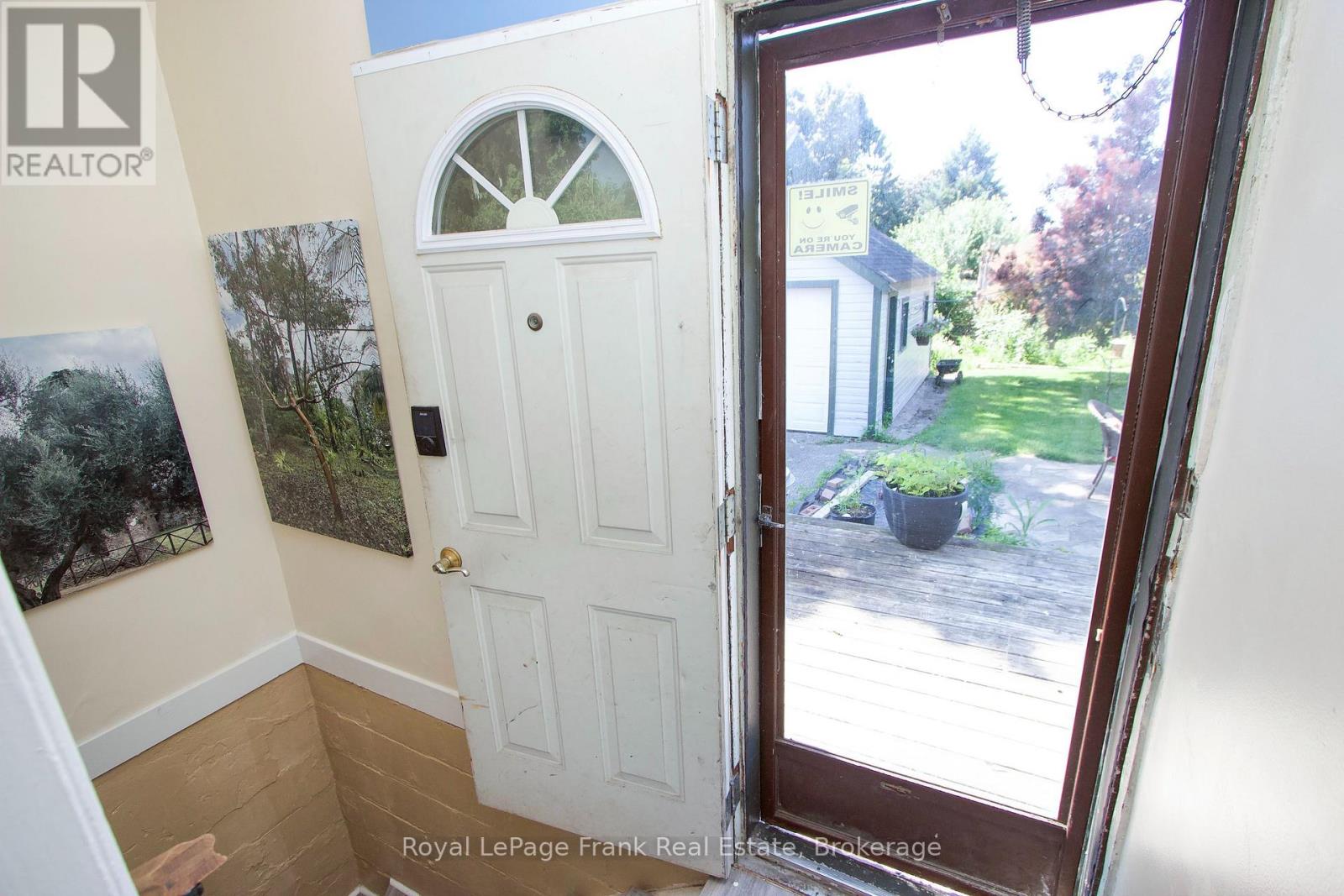 1074 SIMCOE STREET S - 15