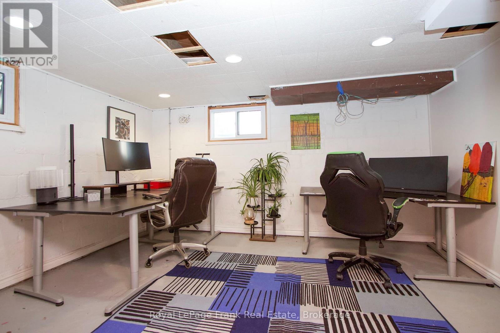 1074 SIMCOE STREET S - 16