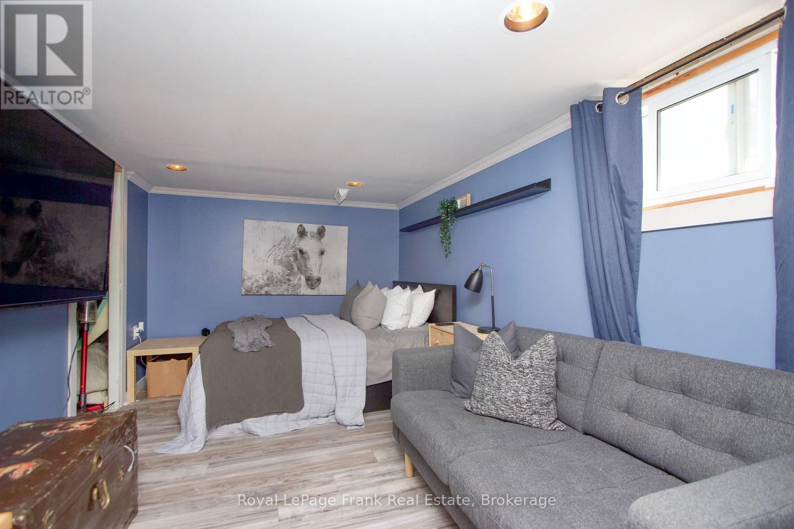 1074 SIMCOE STREET S - 18