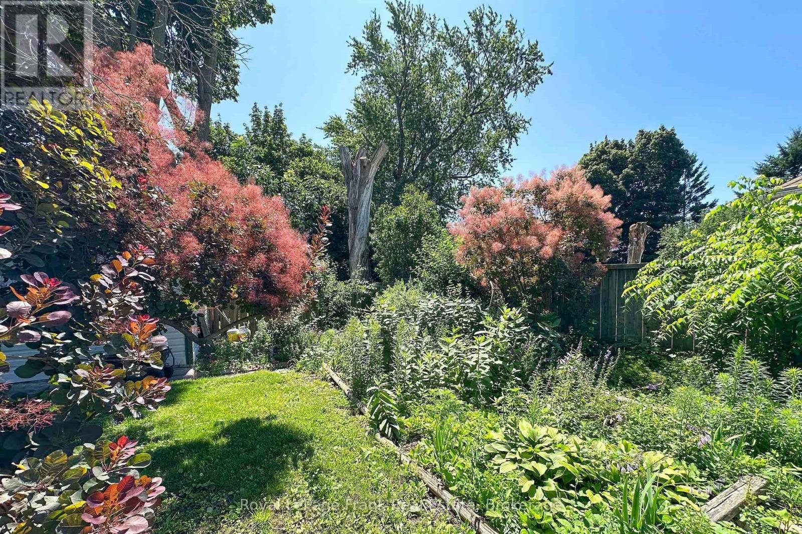 1074 SIMCOE STREET S - 24