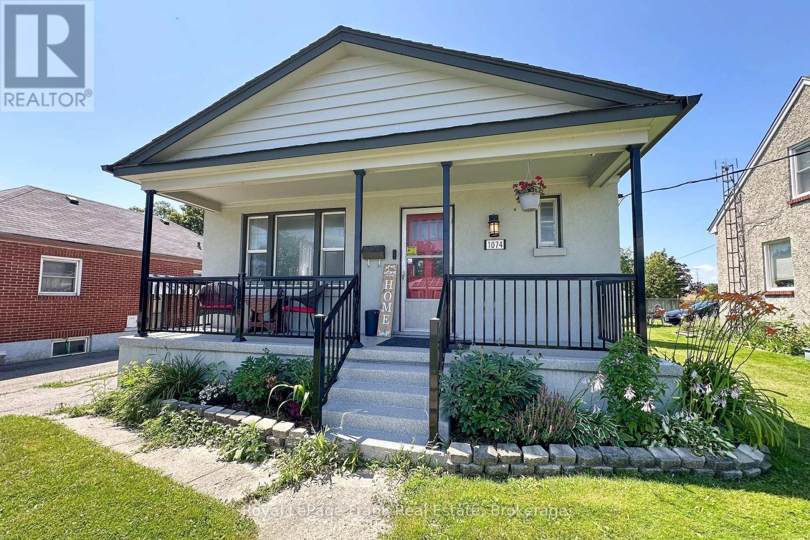 1074 SIMCOE STREET S - 3