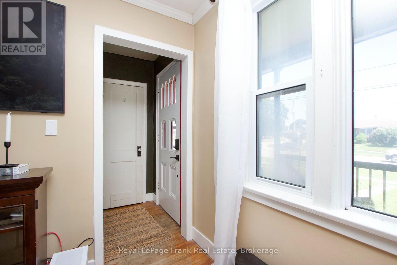 1074 SIMCOE STREET S - 5