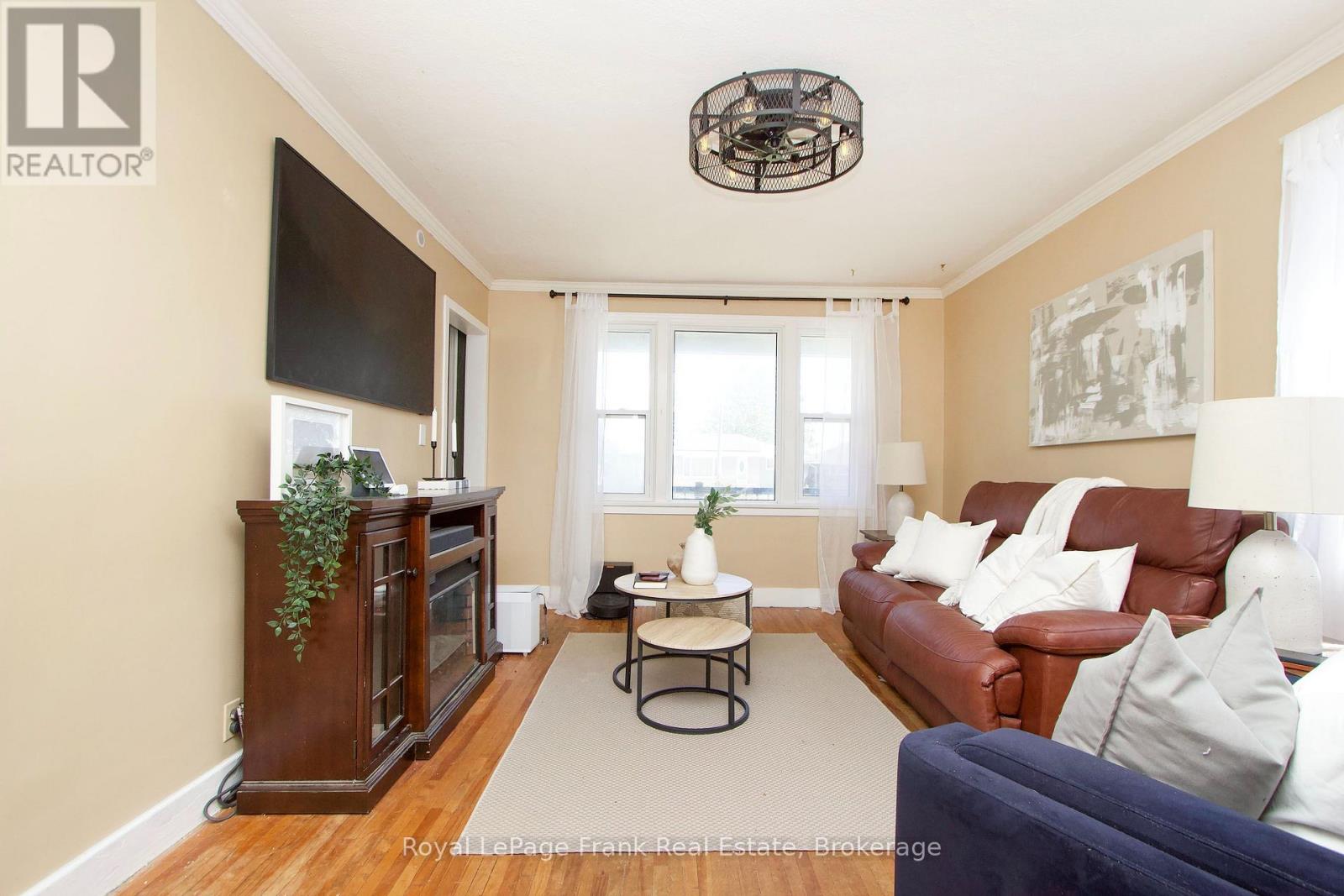 1074 SIMCOE STREET S - 6