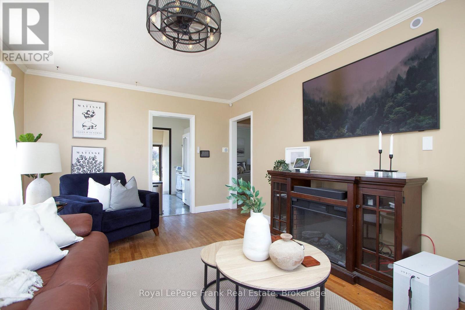 1074 SIMCOE STREET S - 8