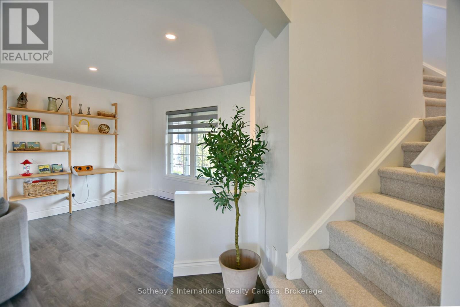#103 150 VICTORIA STREET S - 11