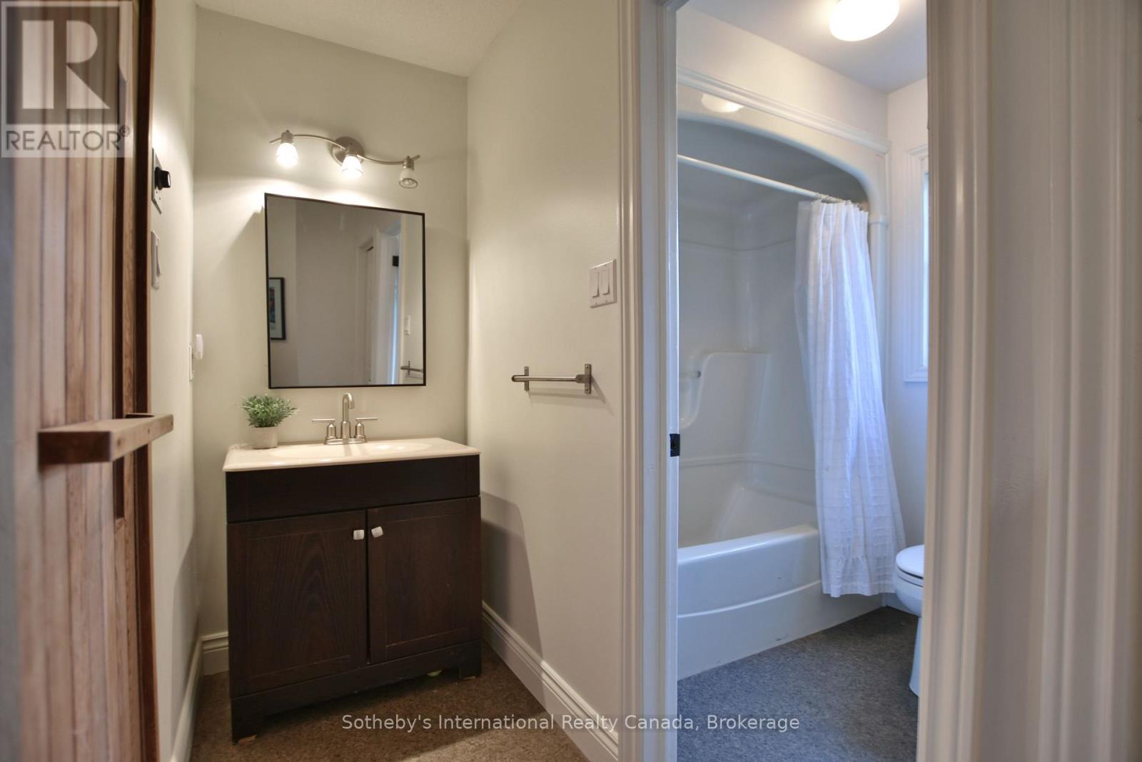 #103 150 VICTORIA STREET S - 21