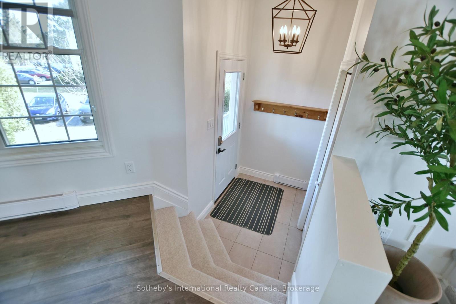 #103 150 VICTORIA STREET S - 3