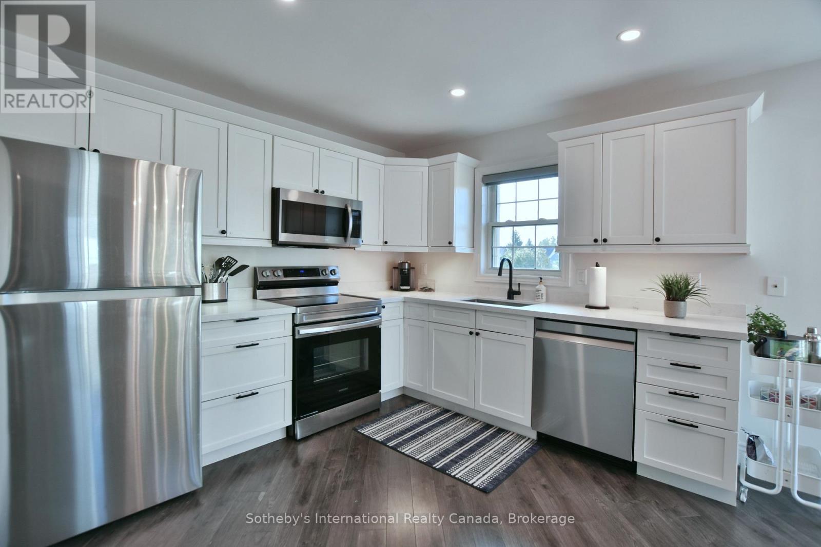 #103 150 VICTORIA STREET S - 8
