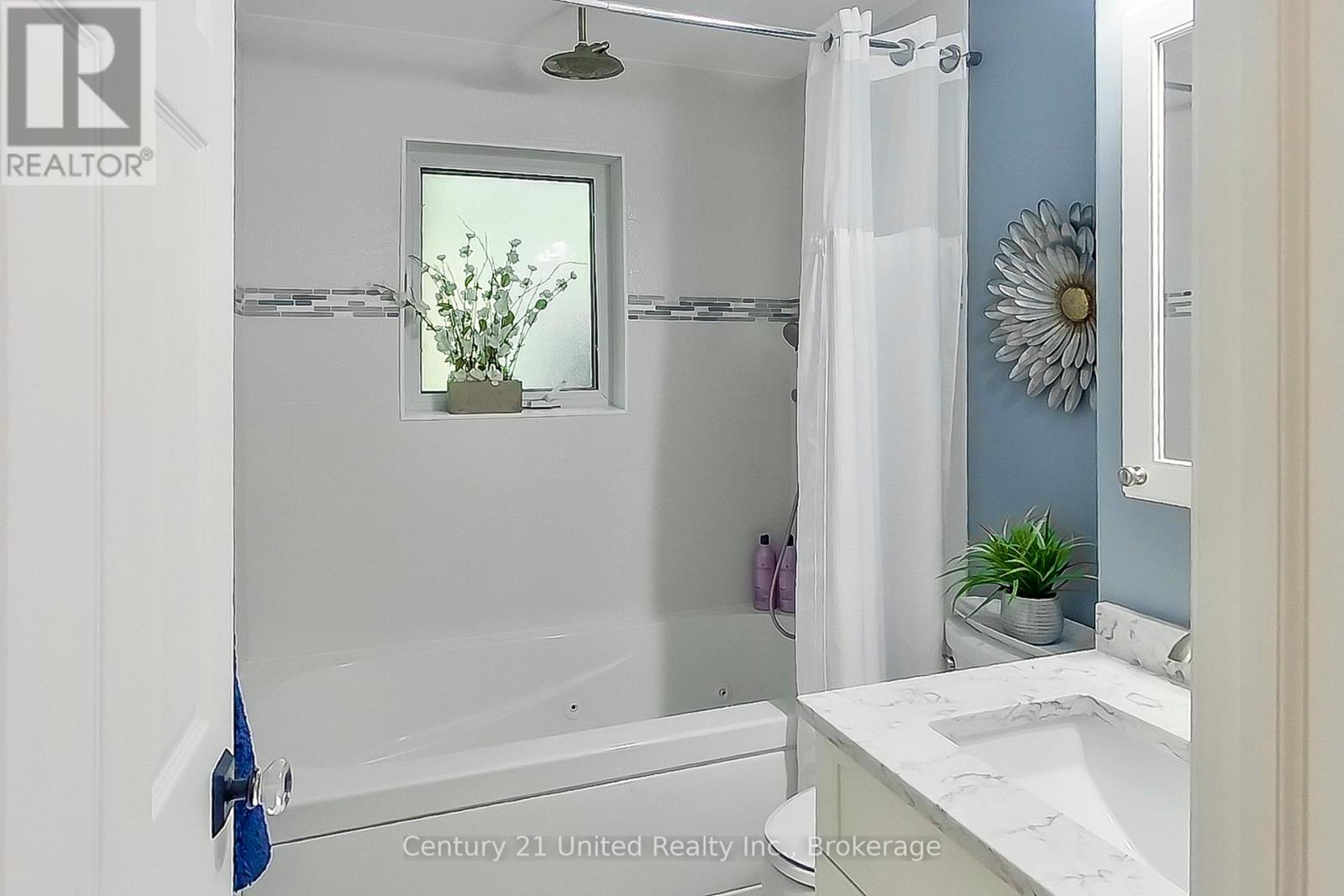 7004 ISLAND 70 - Image 44