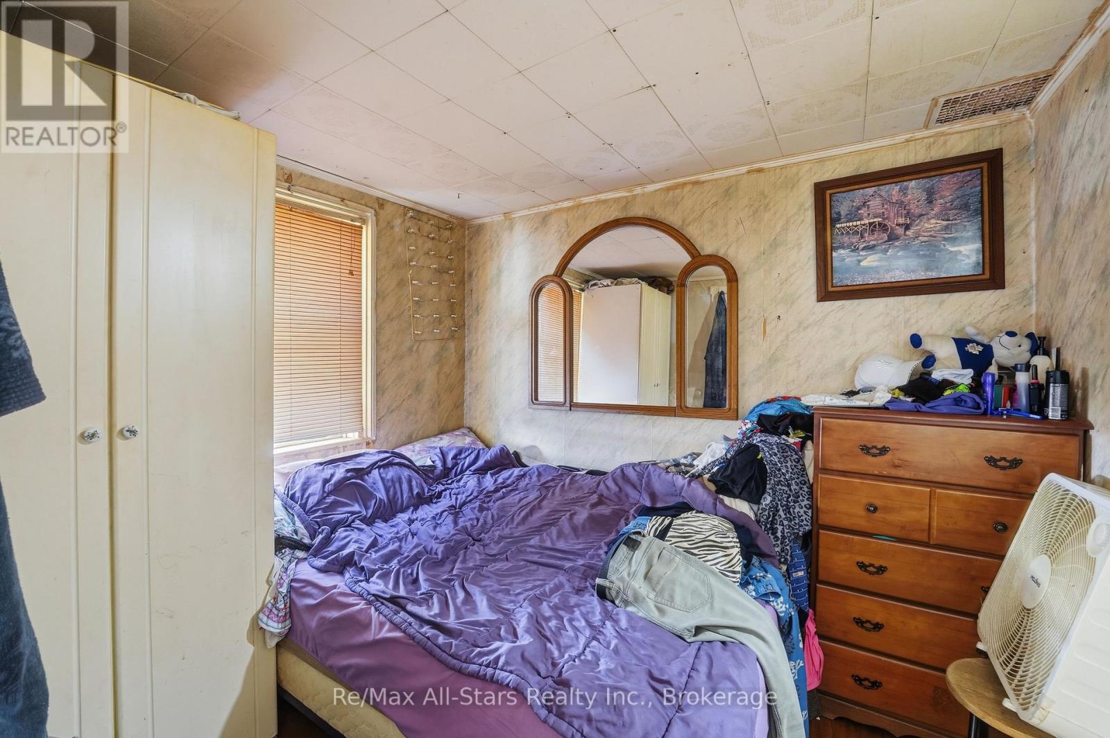 106 BOND STREET E - 12