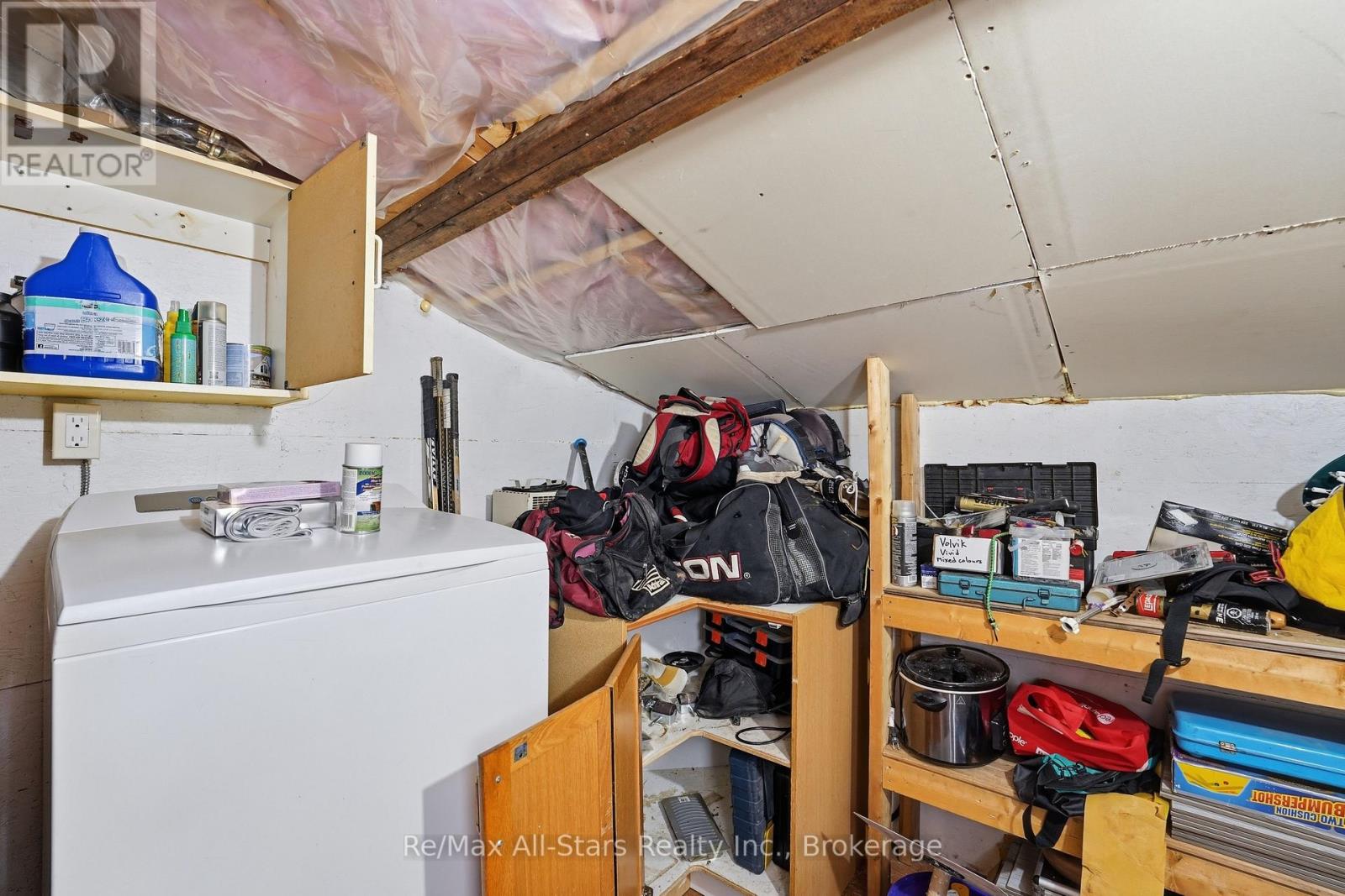 106 BOND STREET E - 22