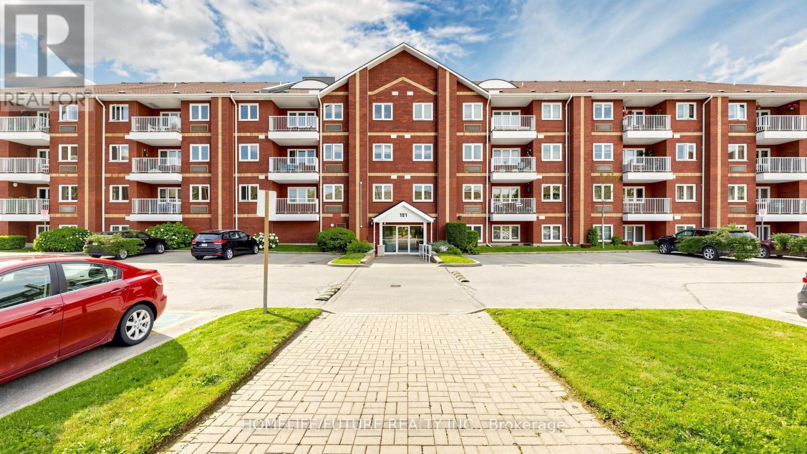 208 - 191 LAKE DRIVEWAY W, Ajax (South West)