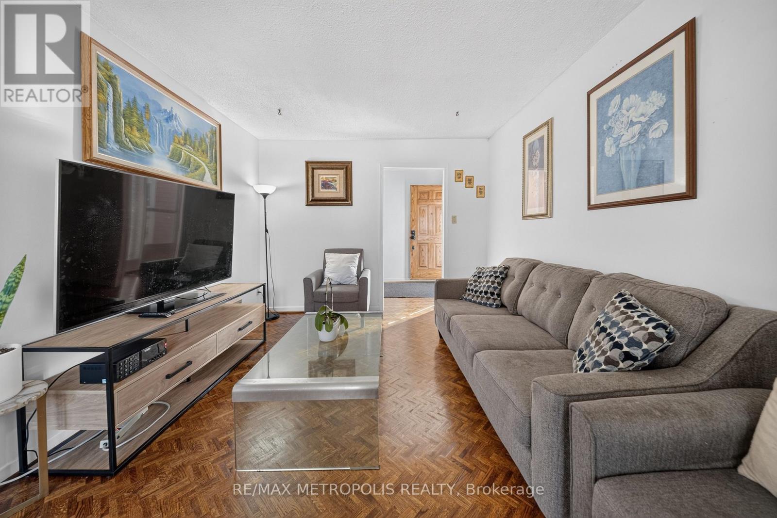 16 STANBRIDGE COURT - 17