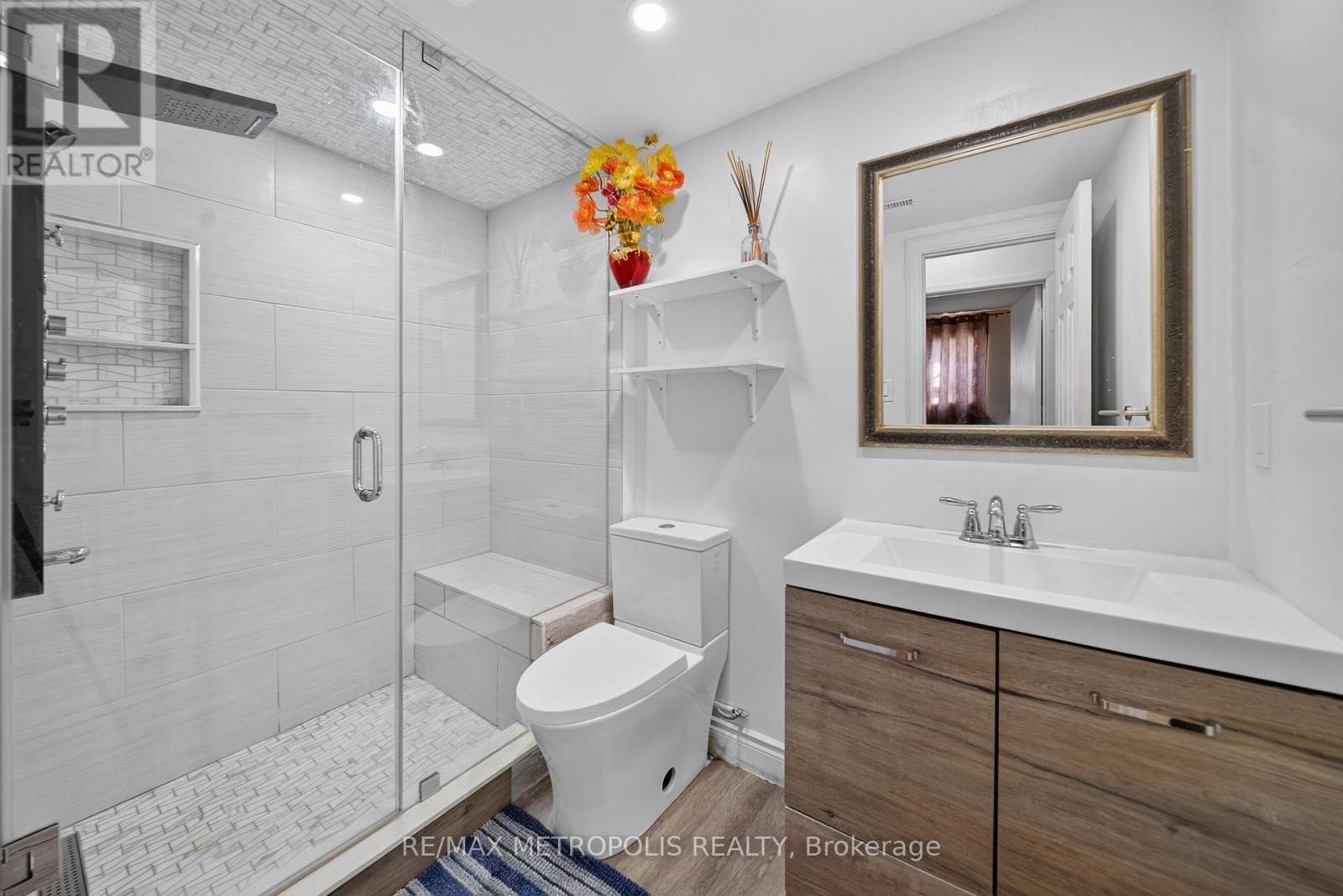 16 STANBRIDGE COURT - 32