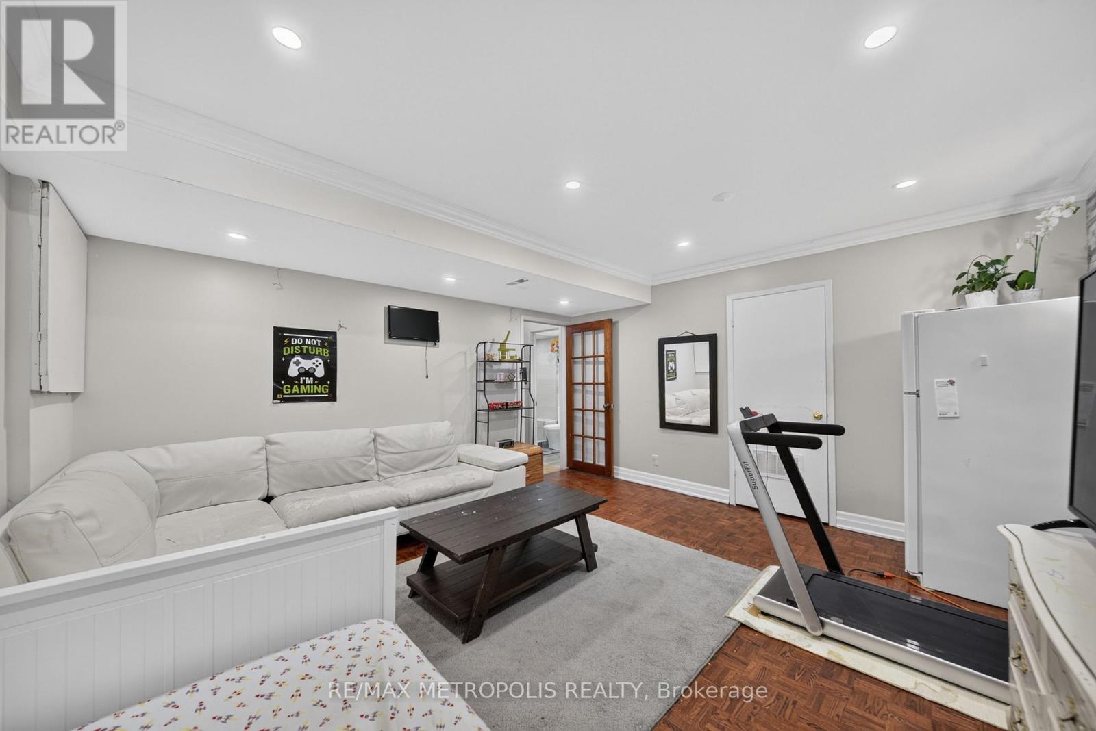 16 STANBRIDGE COURT - 42
