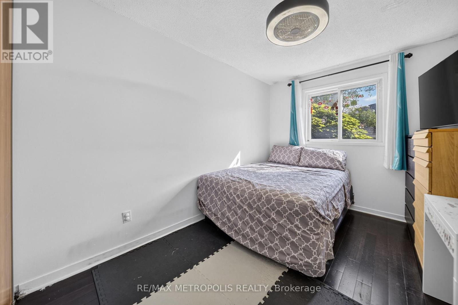 16 STANBRIDGE COURT - 9
