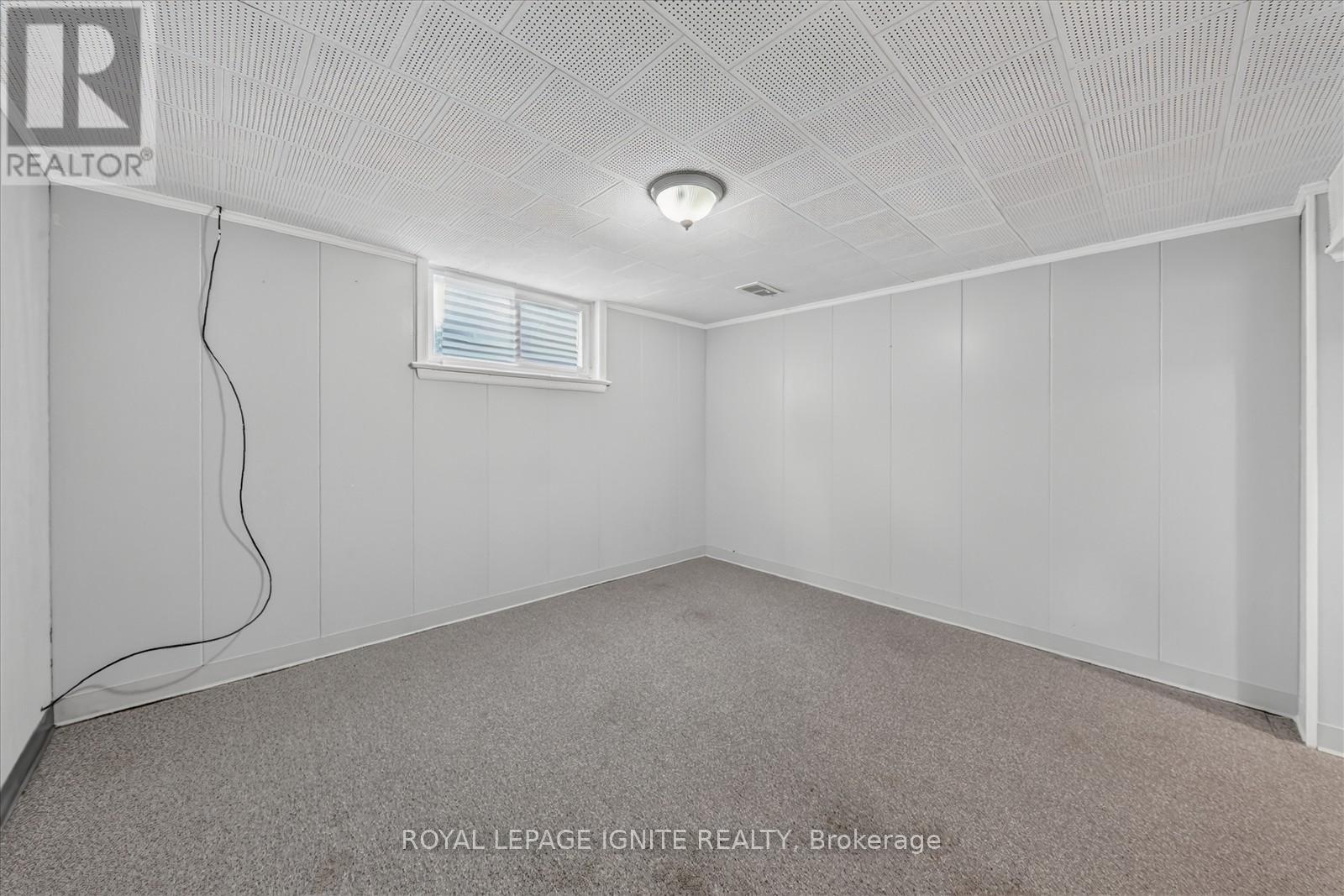 20 ALANBURY CRESCENT - 22