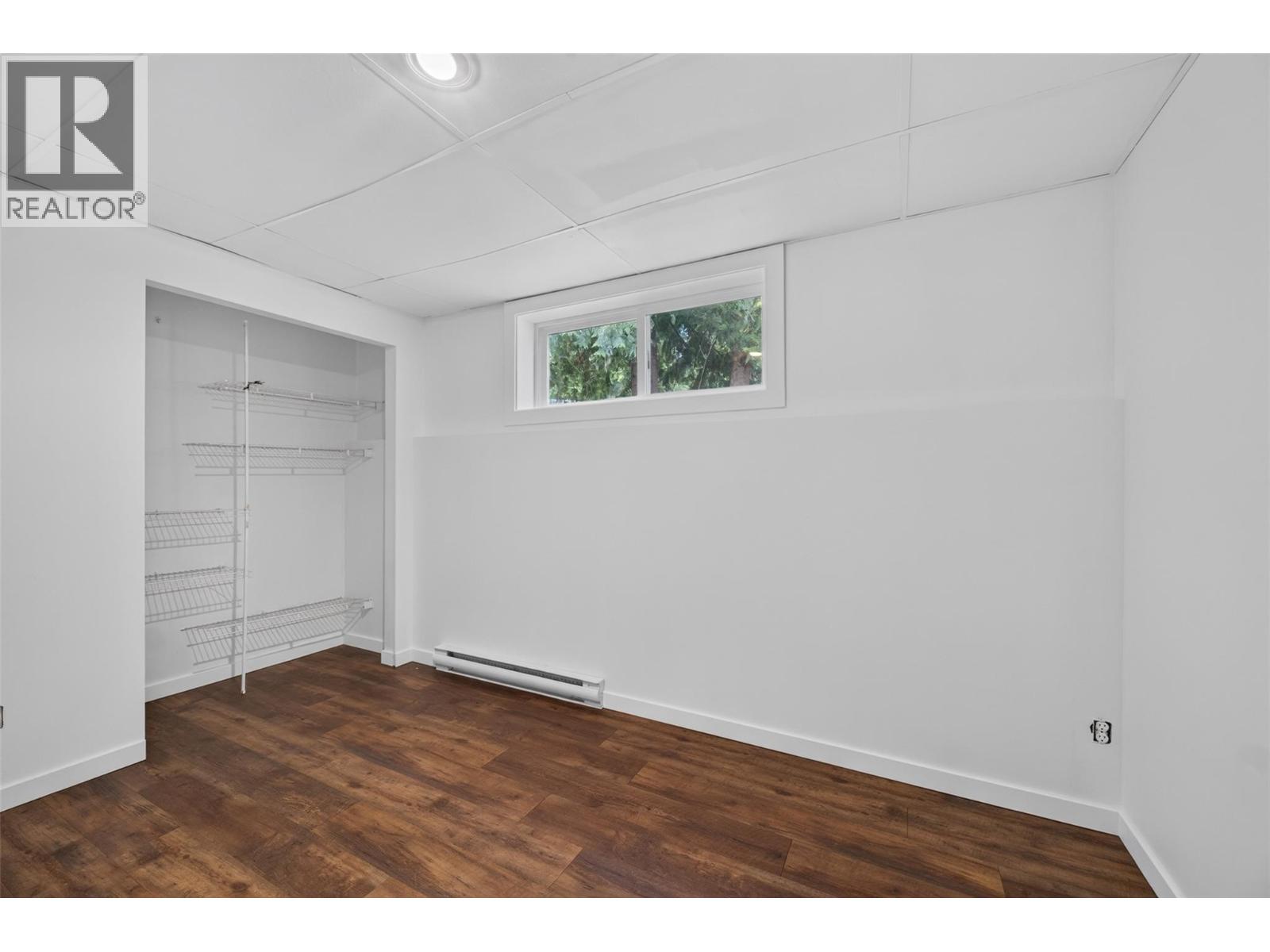 671 Old Town Road - 32