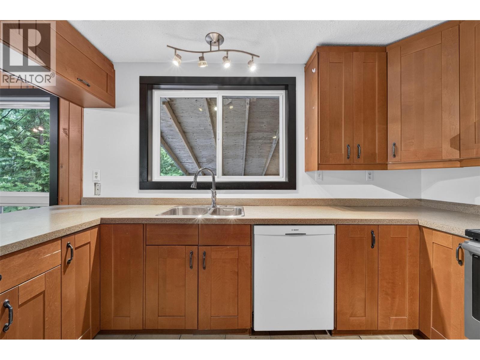 671 Old Town Road - 18